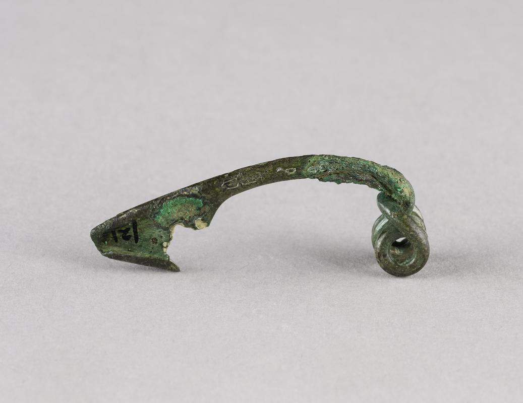 Roman copper alloy one piece brooch