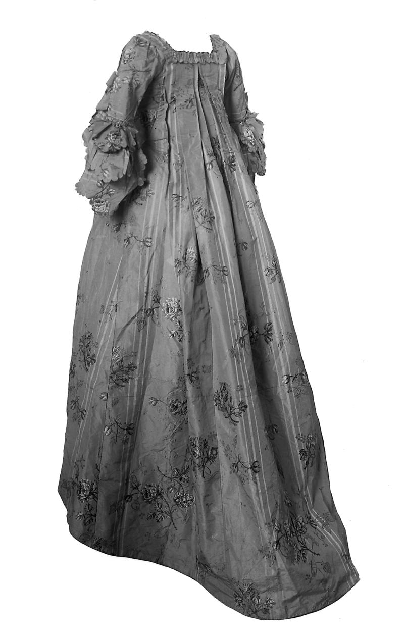 Lady's taffeta gown embroidered with nosegays