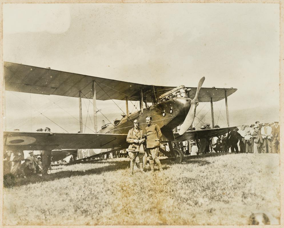 De Havilland bomber at Abercrave, 1918, photograph