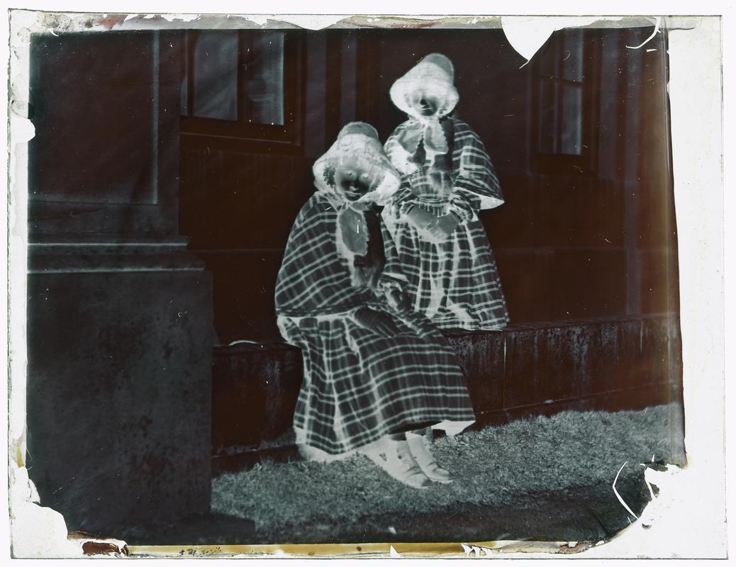 Elinor and Lucy 1854 (glass negative)