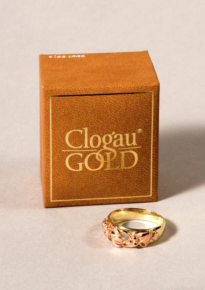 Clogau gold ring & box
