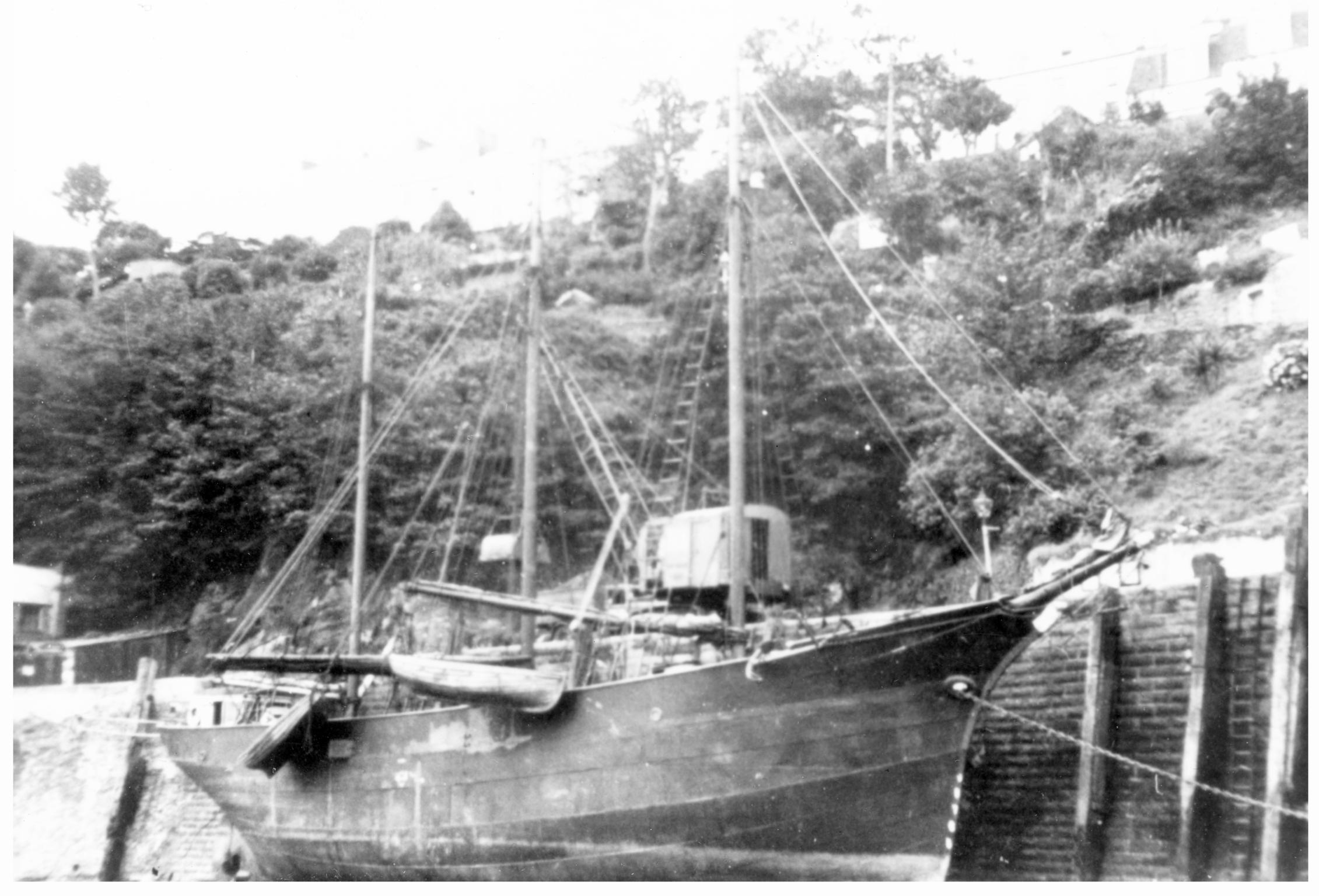 EILIAN at Ilfracombe Harbour, photograph