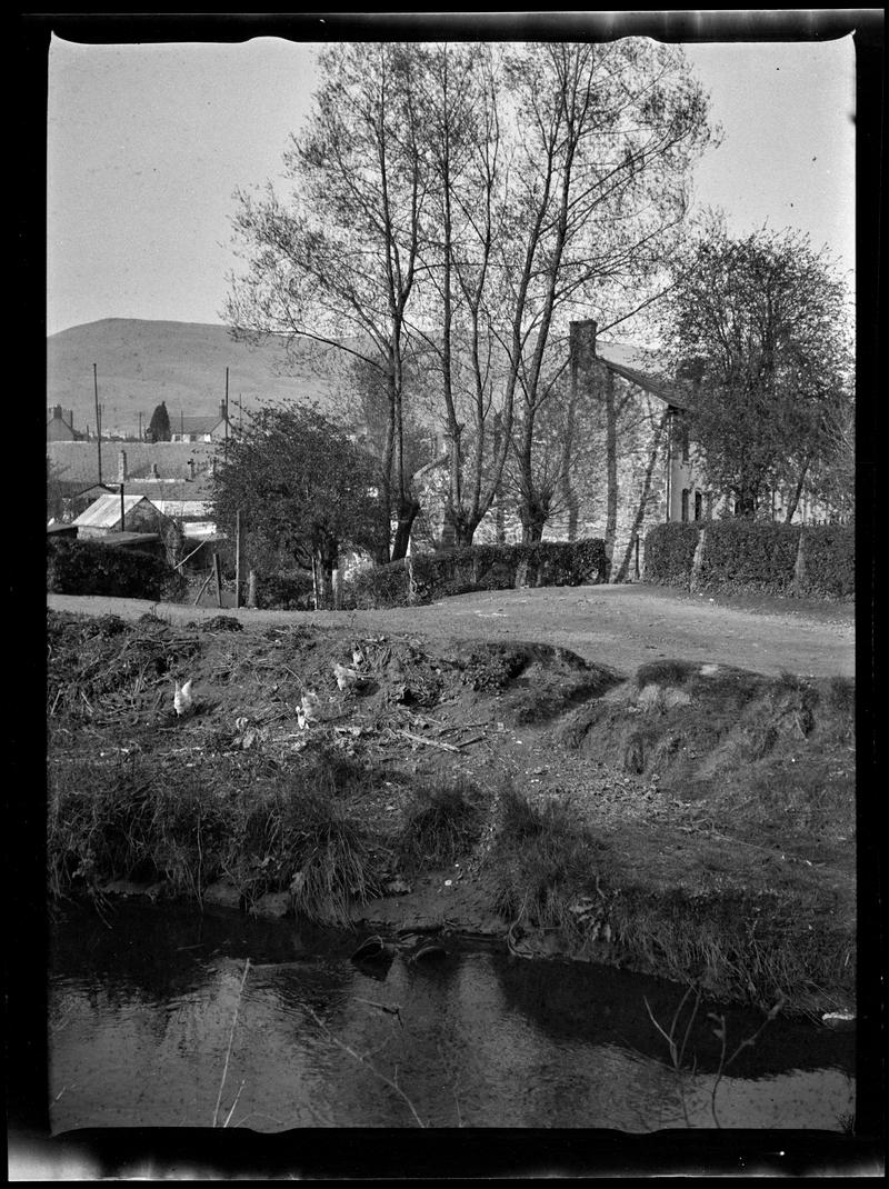 Pentyrch ironworks, negative