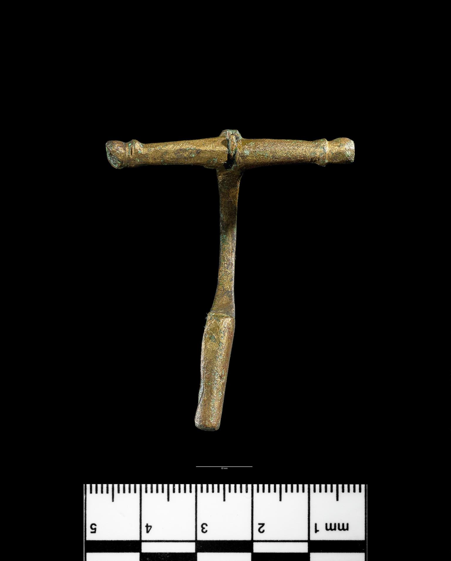 Roman copper alloy crossbow brooch