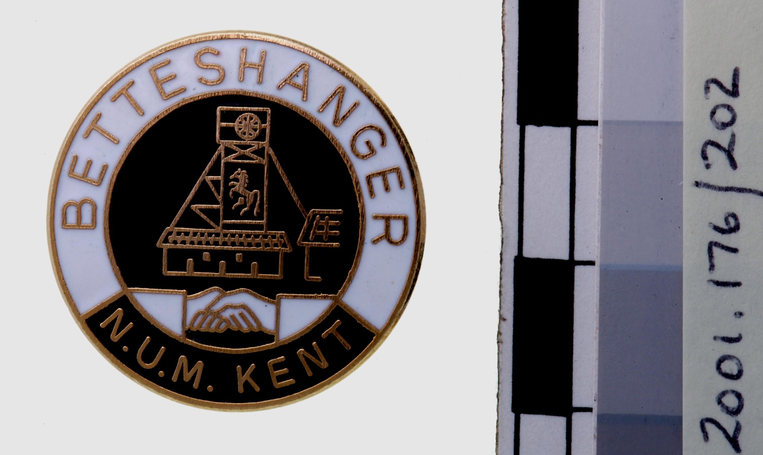 N.U.M. Kent Area, badge