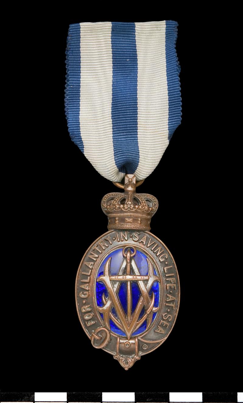 Albert Medal Saving life at sea to Gordon Bastian 1943