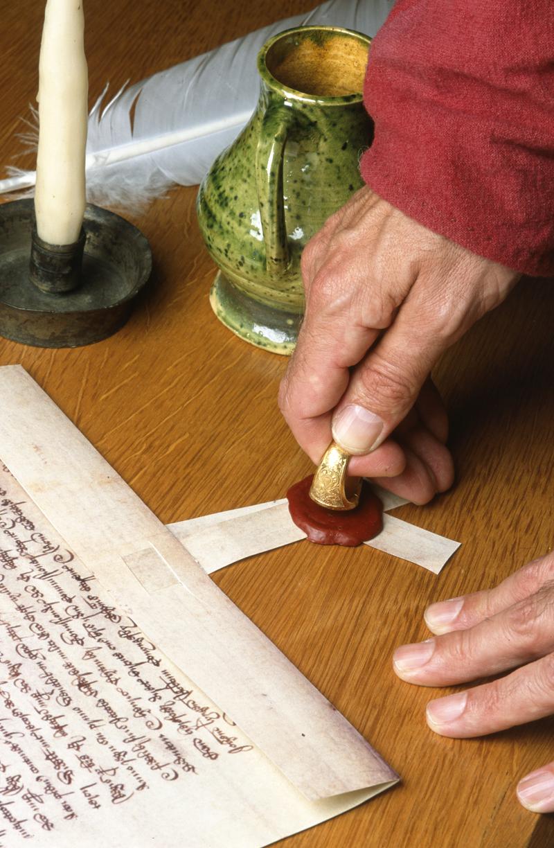 Medieval gold signet ring