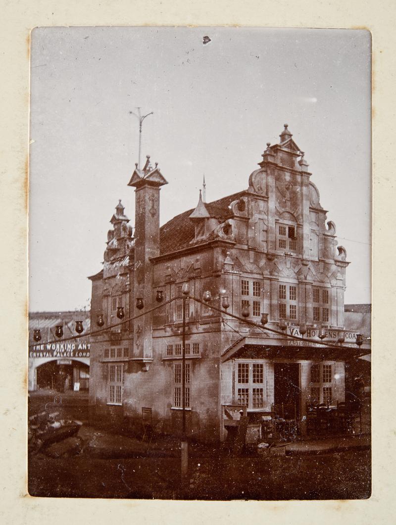 Dutch House Van Houten's (photograph)
