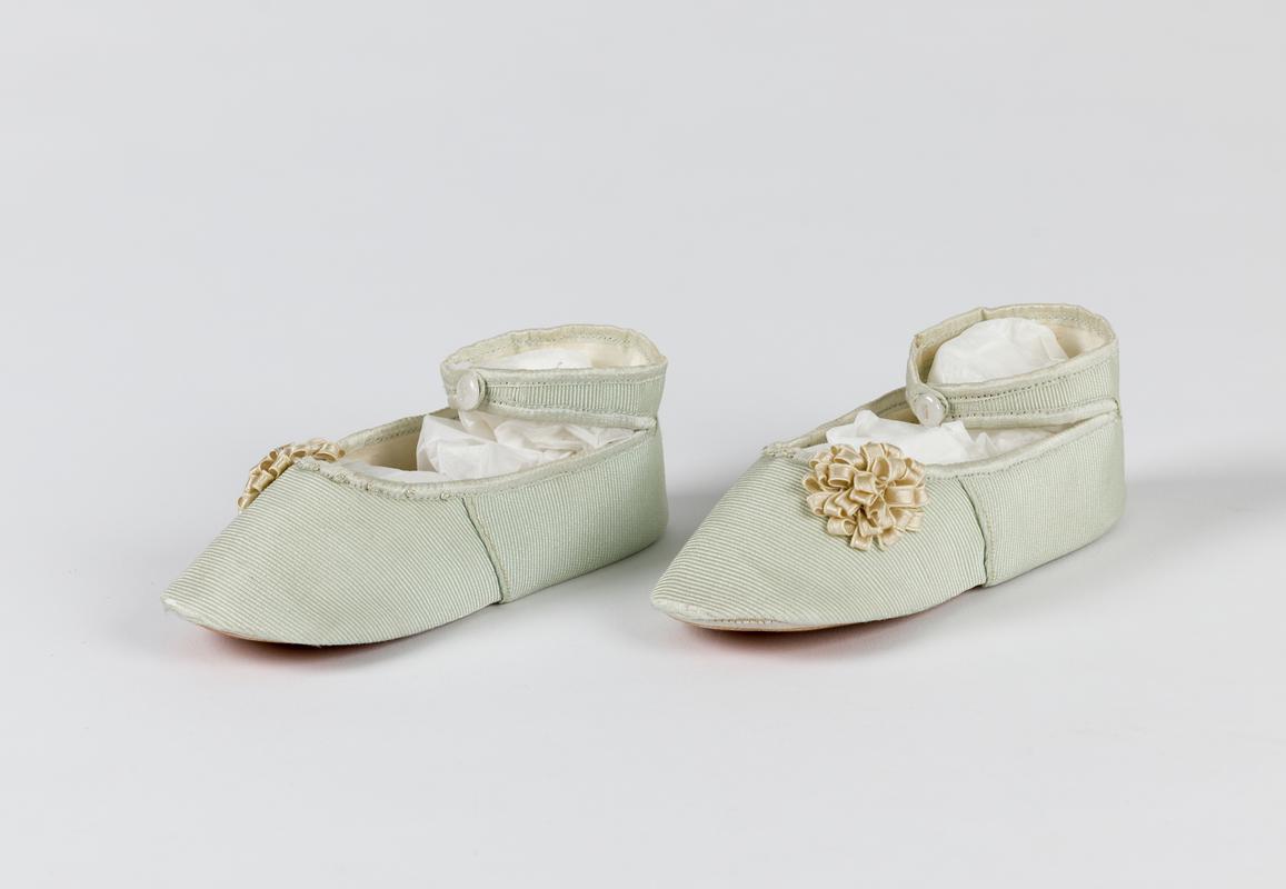 Baby's shoes