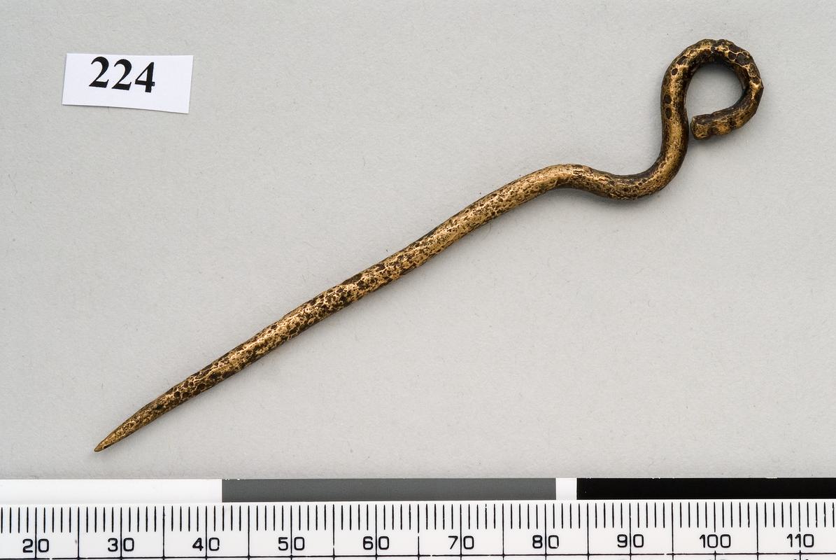 Early Iron Age bronze ring headed pin