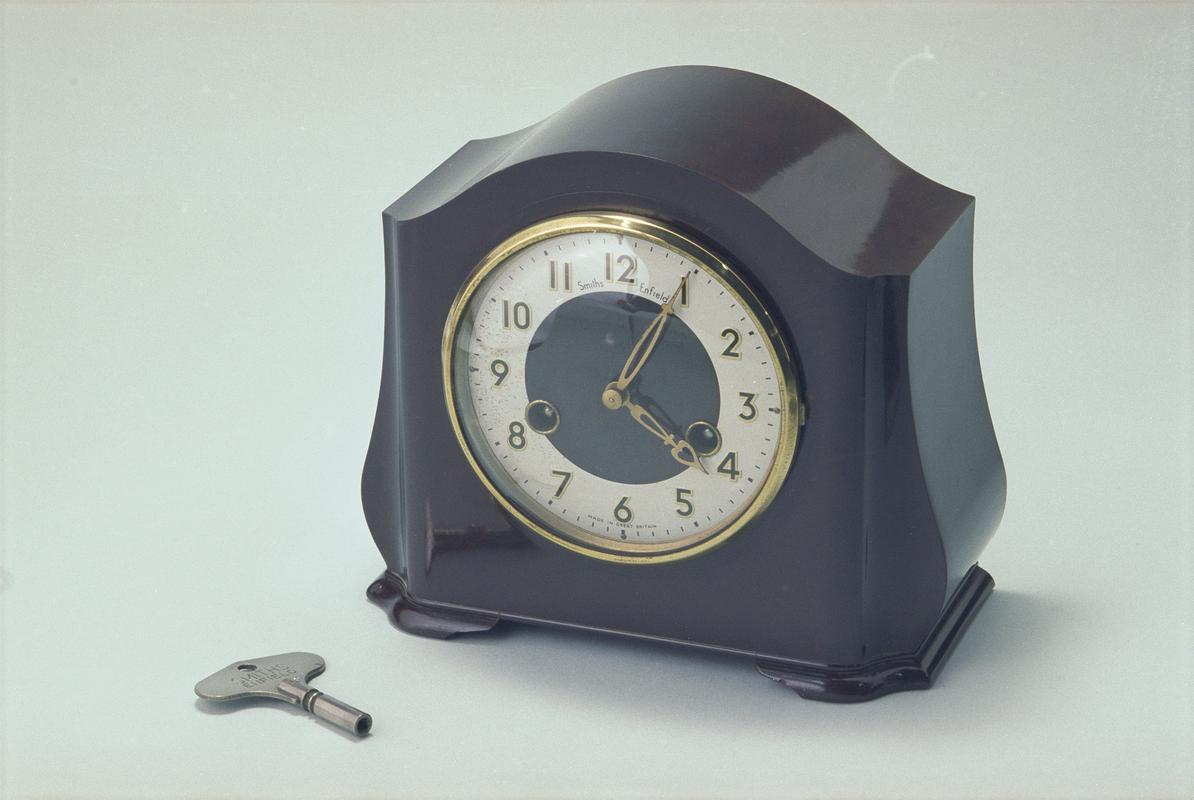 Smiths' 'Aberdeen' Striking Clock in a bakelight case, made by the Enfield Clock Co. Ltd at Ystradgynlais.
