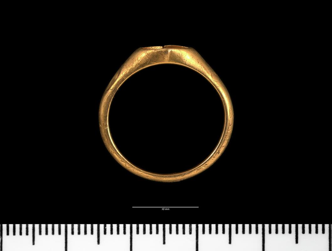 Medieval gold finger ring