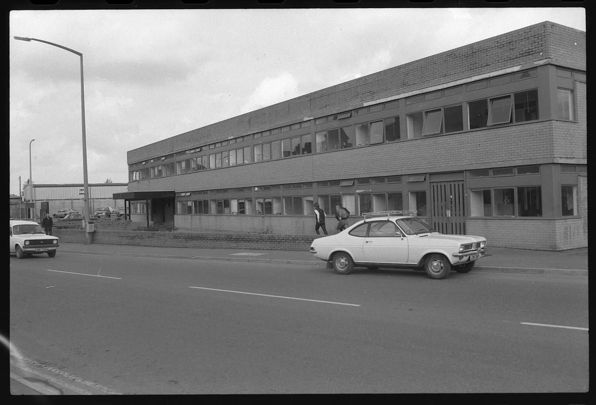 Butetown, negative