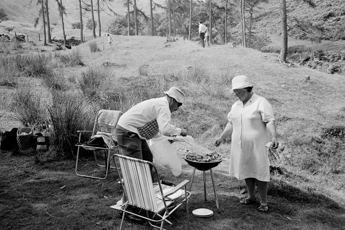 GB. WALES. Open air barbecue in the Brecon Beacons. 1973.