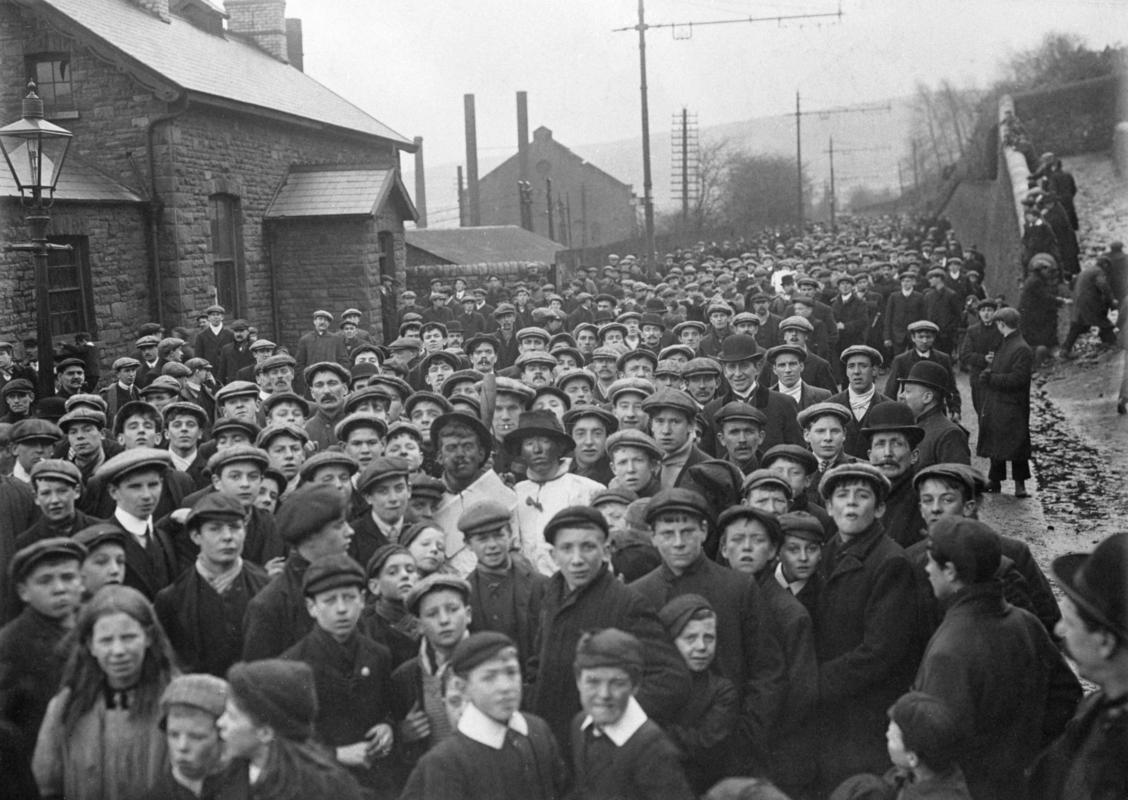 Striking miners outside Glamorgan Colliery, Llwynypia