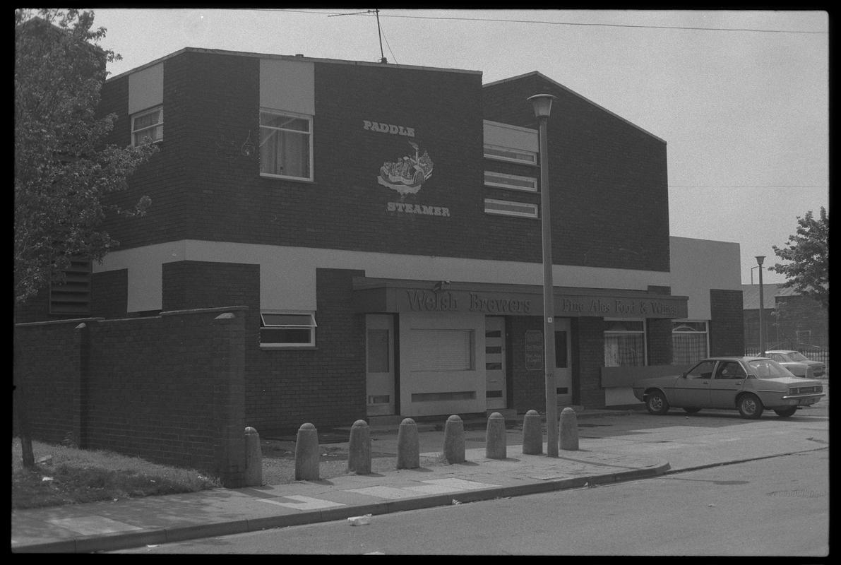 The Paddle Steamer Public House, Butetown.