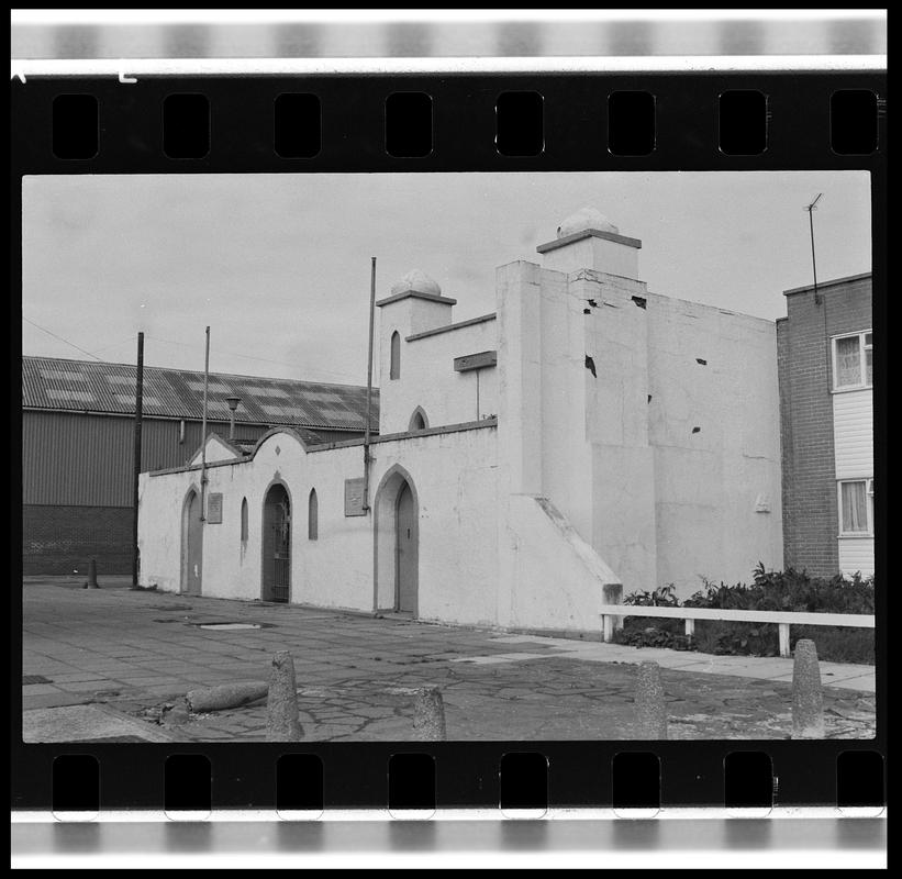 Butetown, negative