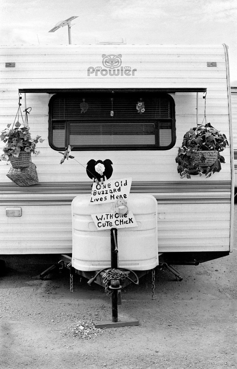 USA. ARIZONA. Quartzsite. A winter desert mobile town. The 'Snow Birds' (RV's arrive from as far as Canada) produce a town of a million people for the duration of the Winter. 1997.