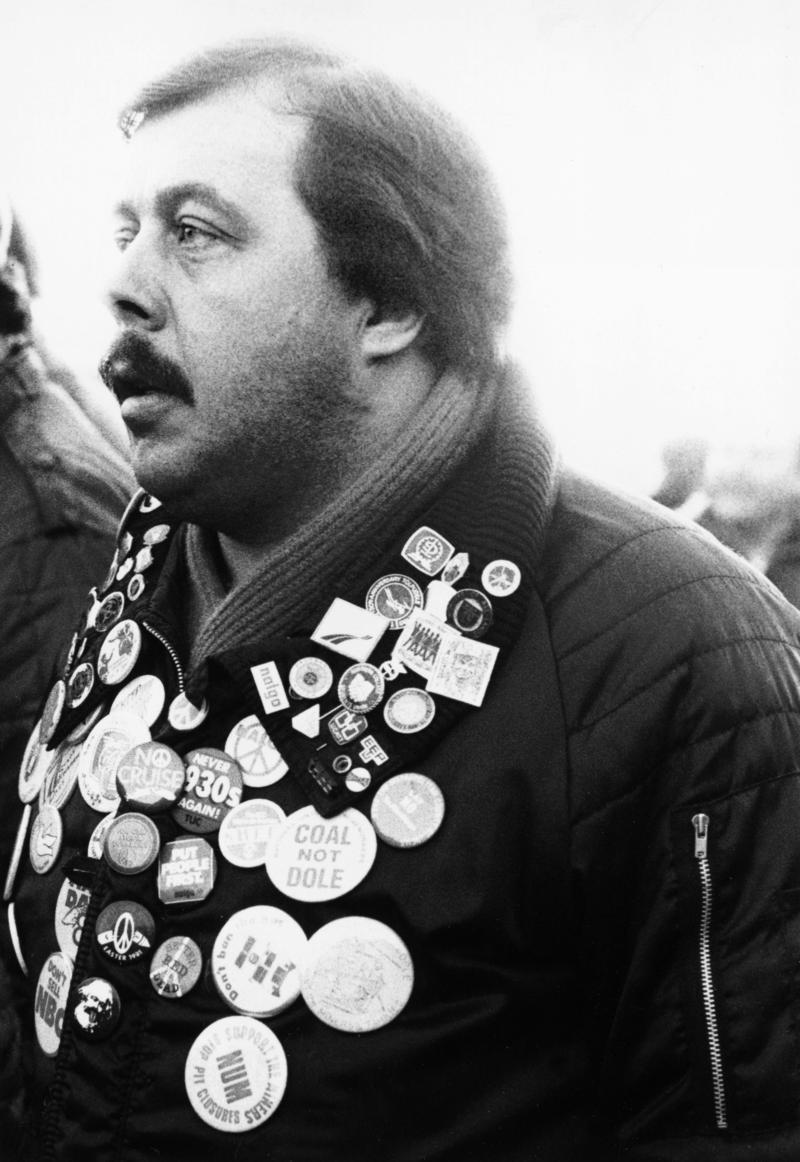 1984/85 Strike : Unknown miner with badges