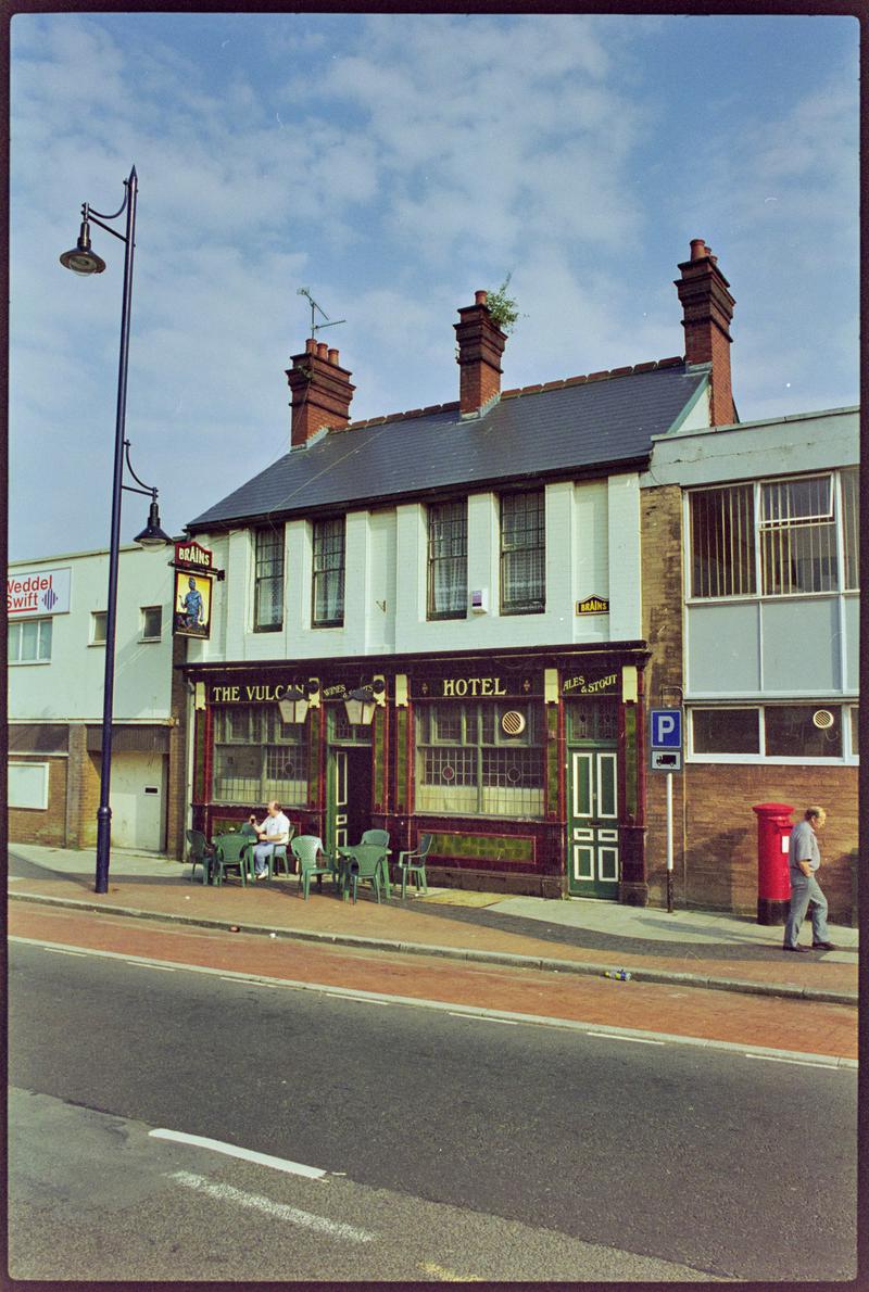 Photograph of The Vulcan Hotel on Adam Street taken by Arfur Daley, 1999.