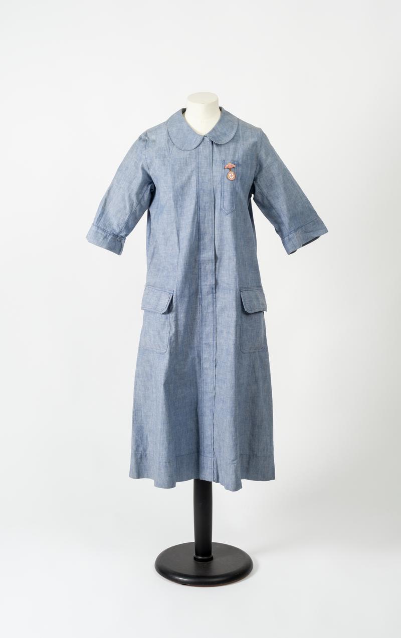 Nurse's dress, 1939 - 1945
