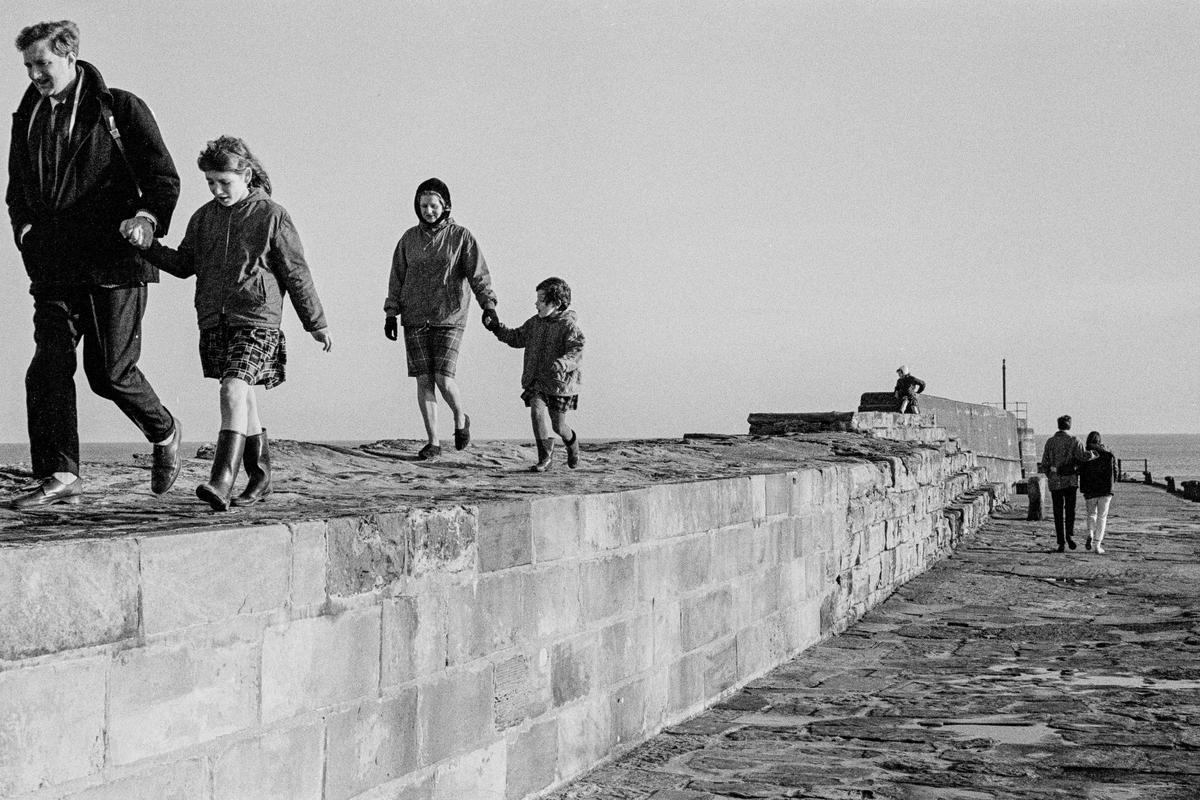 GB. SCOTLAND. St Andrews. Afternoon walk along the breakwater. 1967.