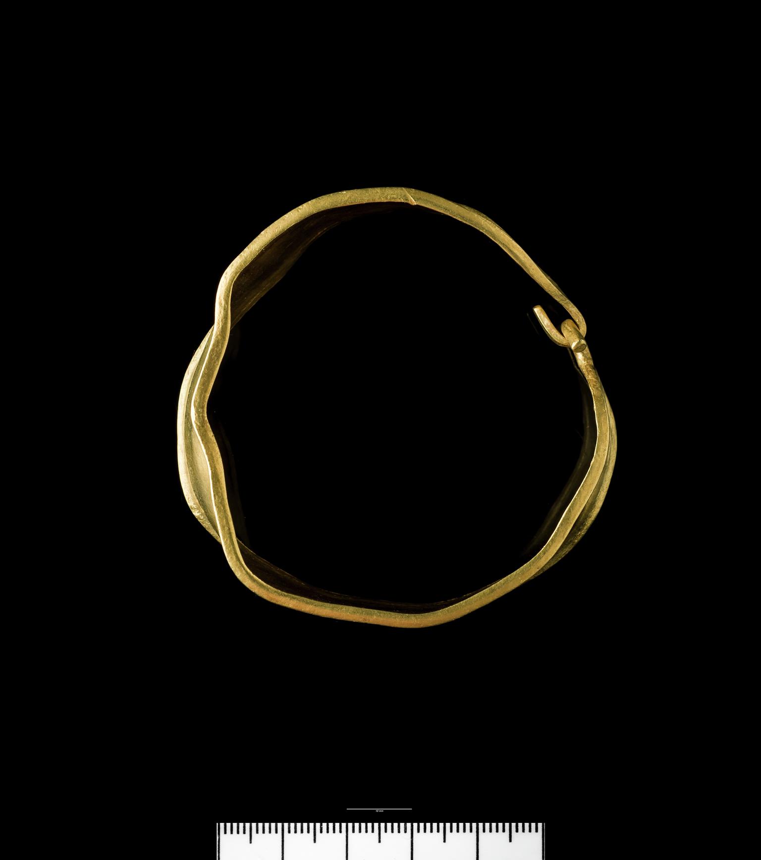 Bronze Age gold bracelet, armlet or anklet