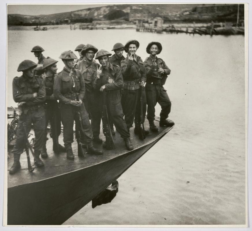 Soldiers return from Dieppe