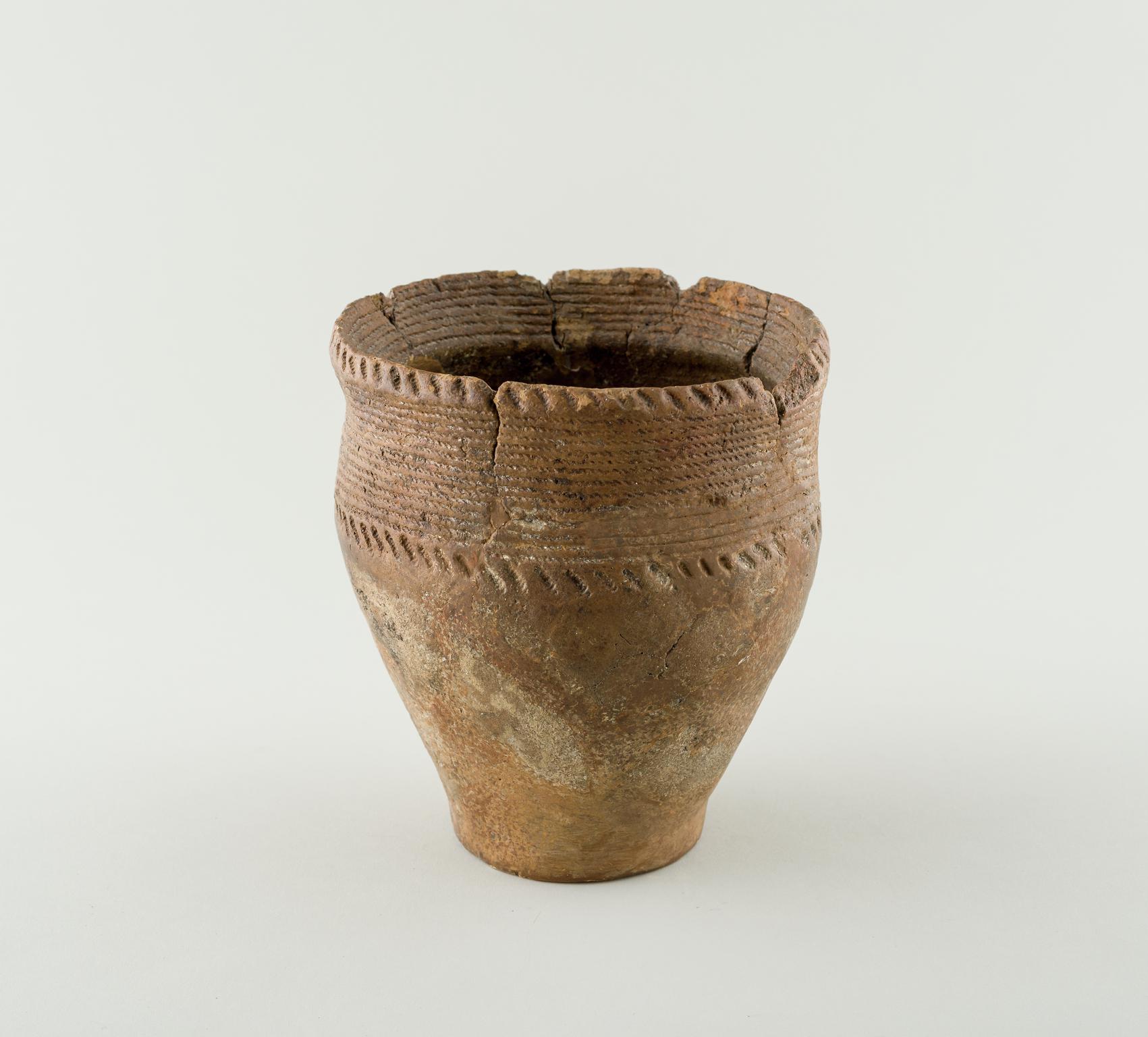 Early Bronze Age pottery food vessel