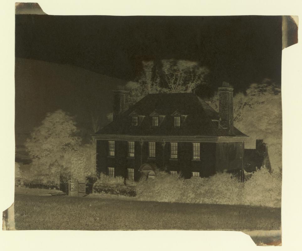 Ynisygerwn House, negative