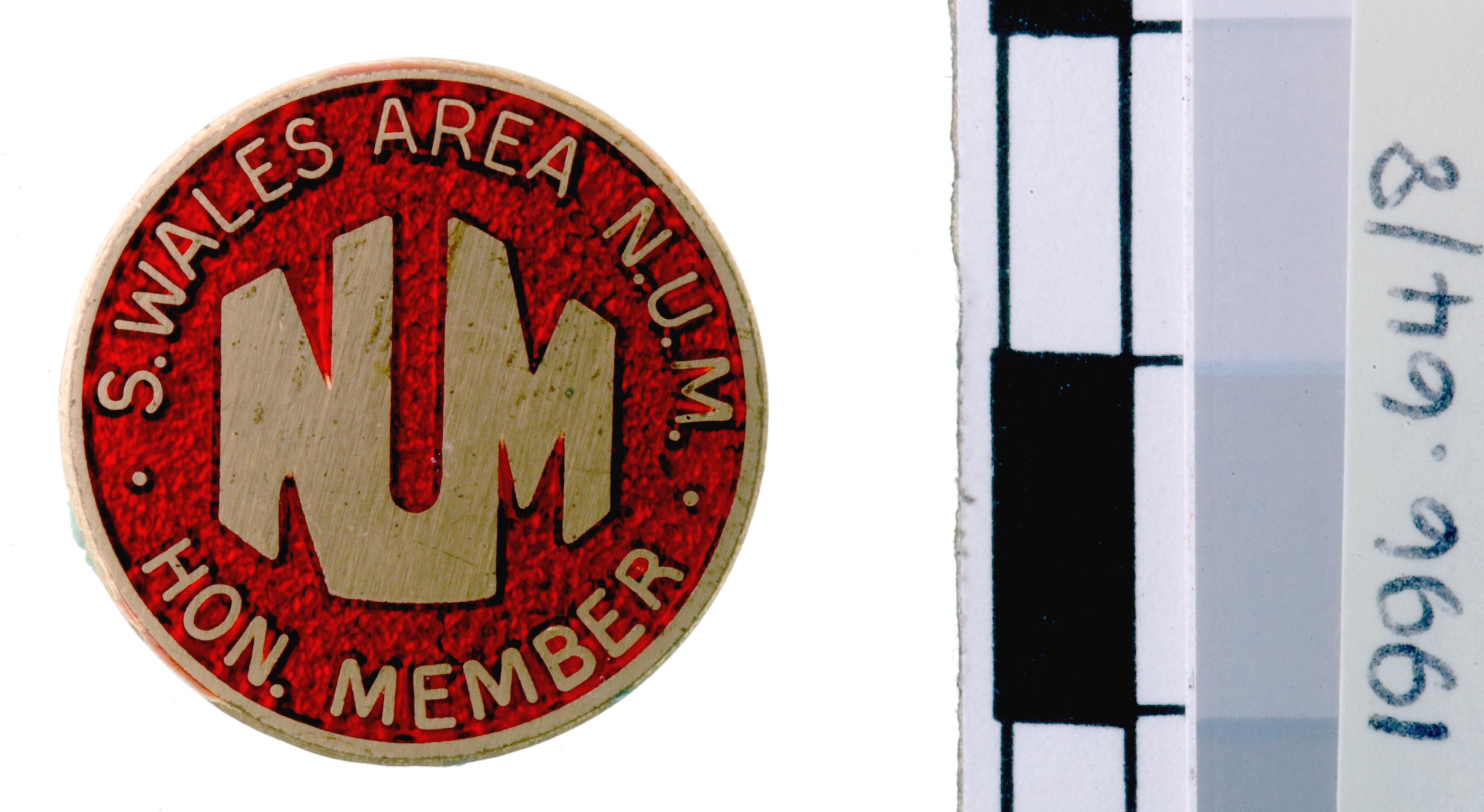 N.U.M. Hon. Member, badge