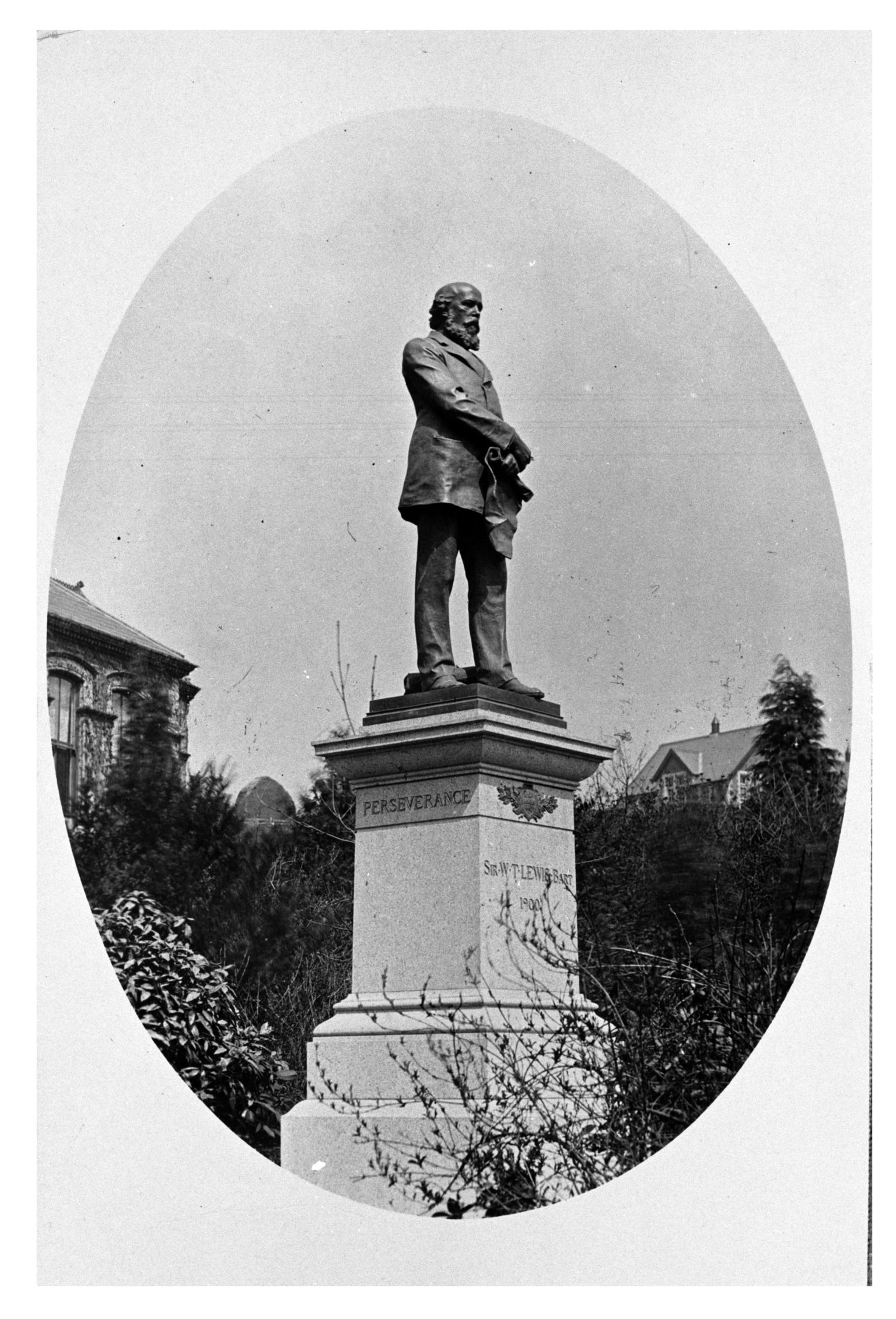 Statue of Sir W T Lewis (photo)