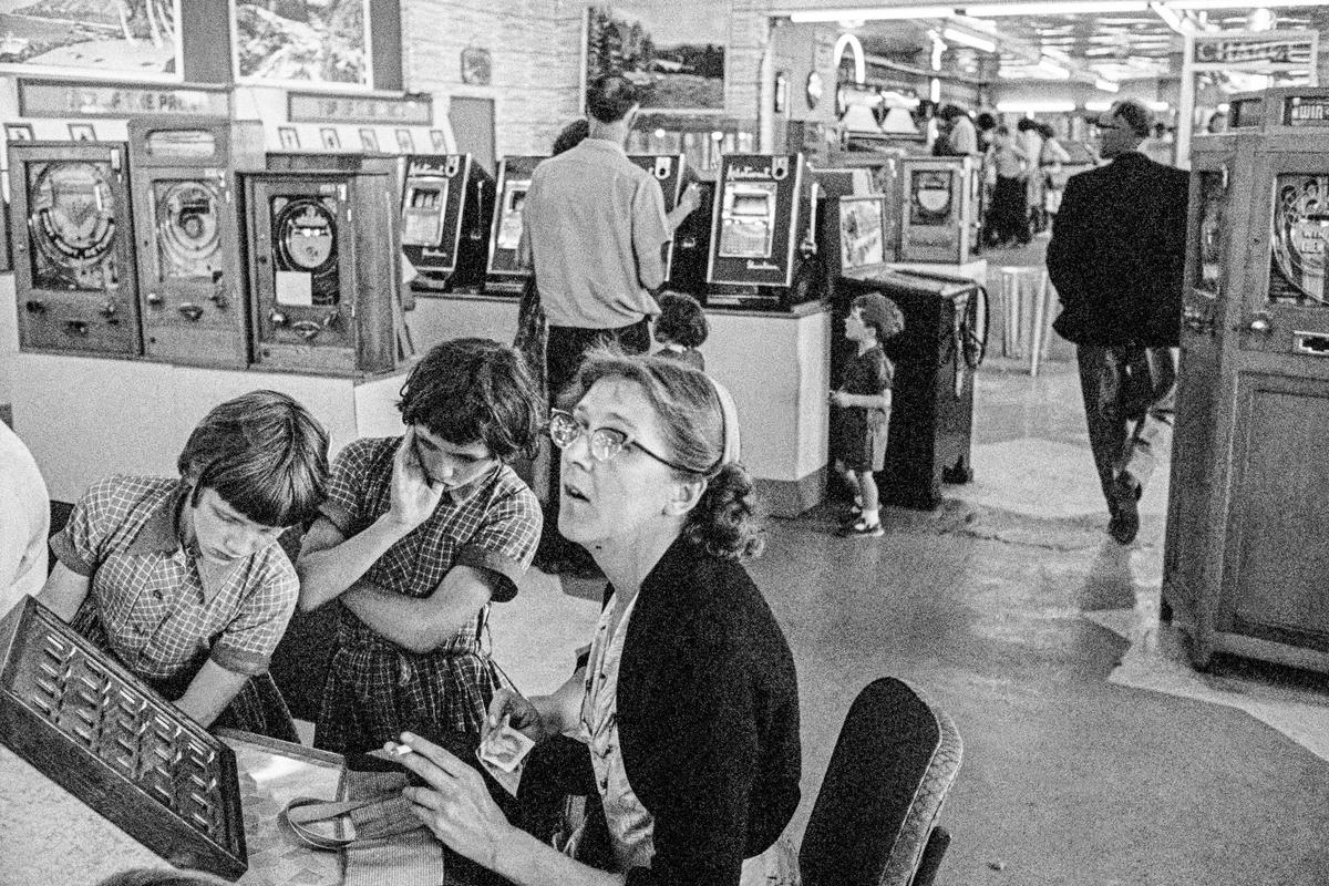 GB. ENGLAND. Herne Bay. Bingo in Herne Bay.  Said to be the favourite form of recreation of working class women. 1963.