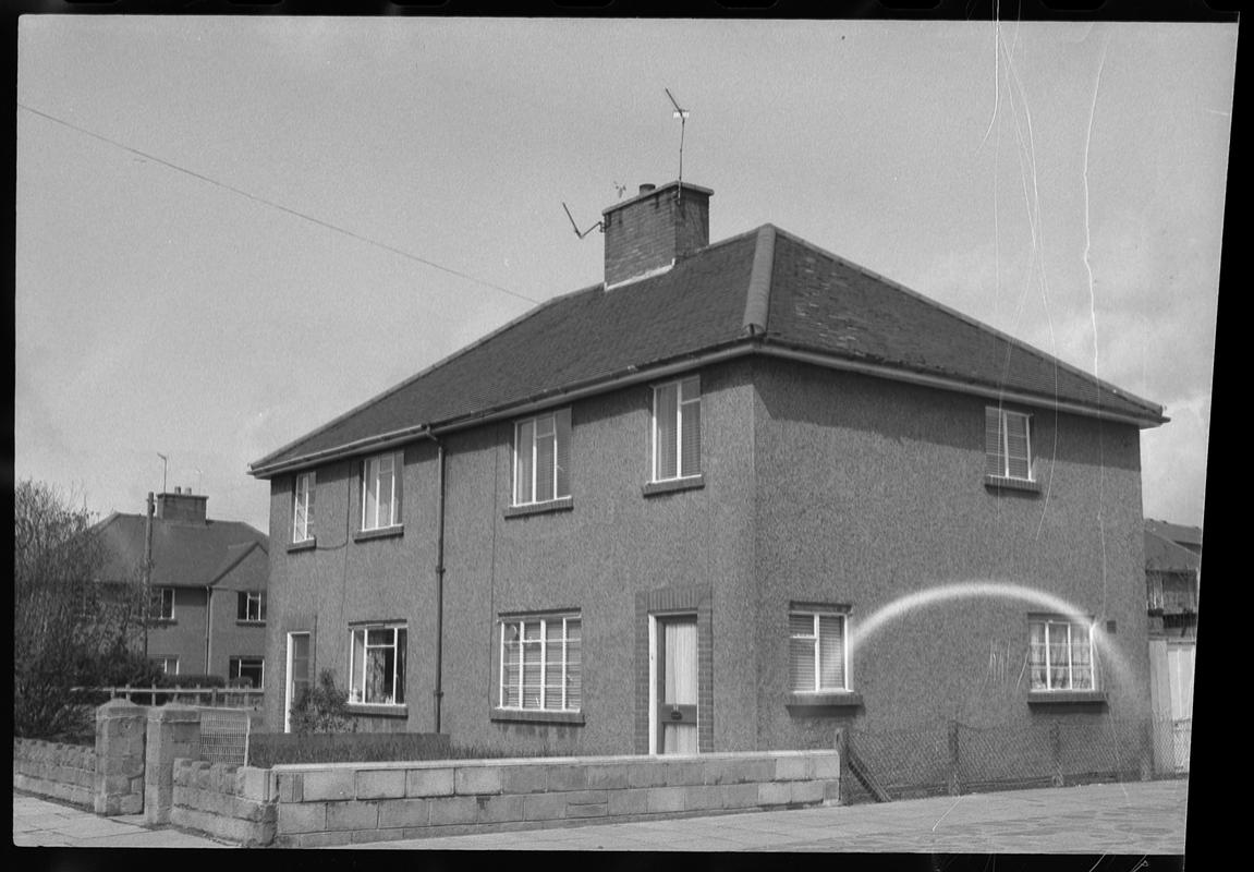 Butetown, negative