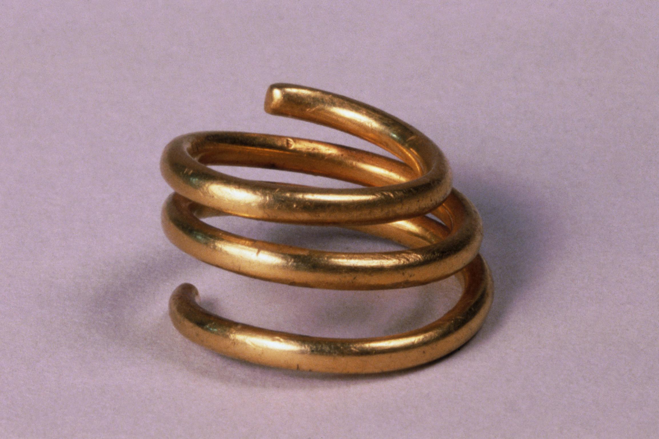 Middle / Late Bronze Age gold spiral ring