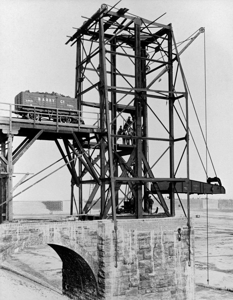 Barry Docks construction - coal hoist