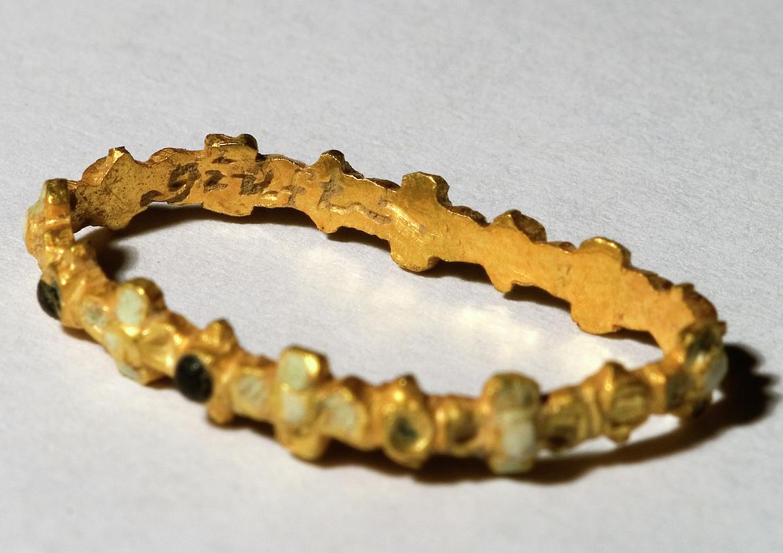 Post-Medieval gold finger ring