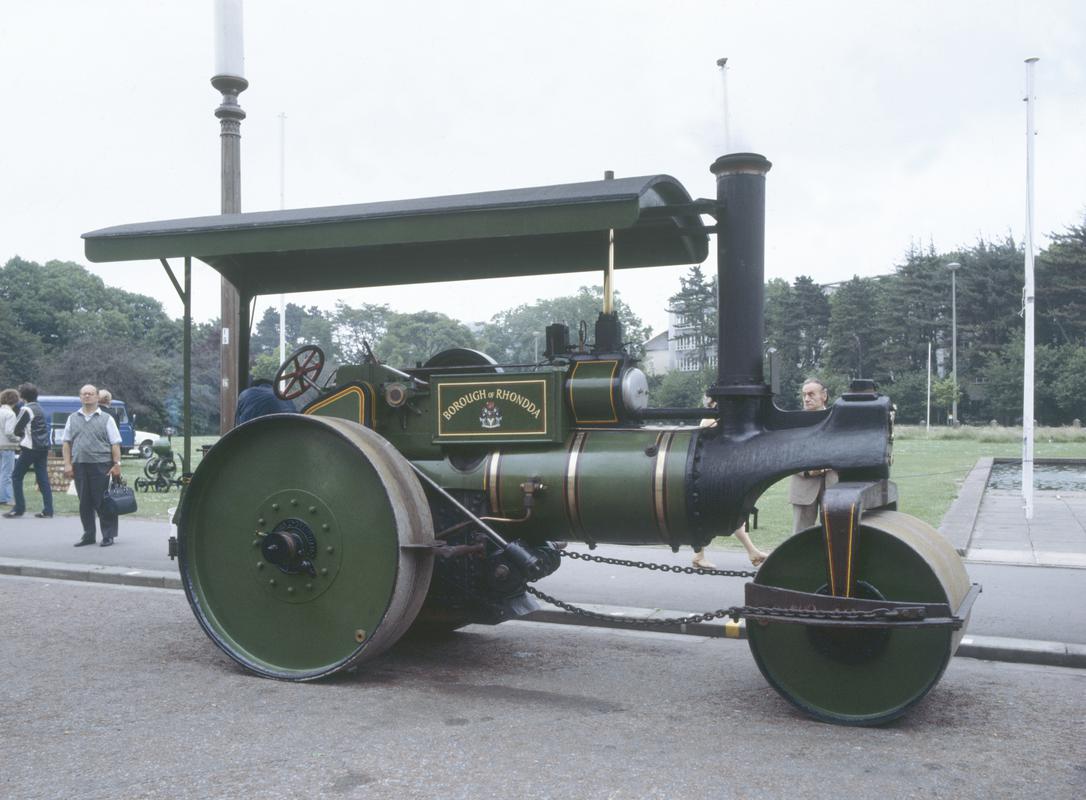 Aveling-Barford steam roller