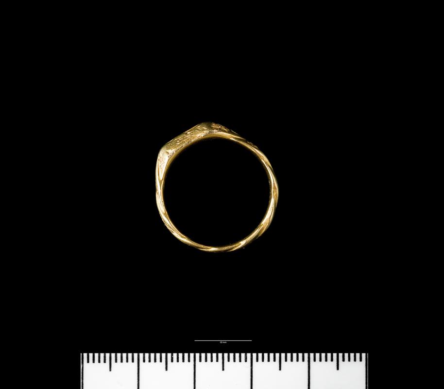 Medieval gold finger ring