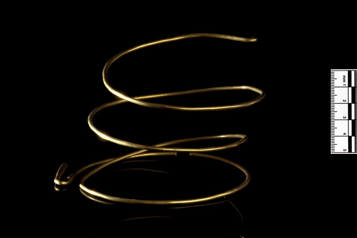 Middle Bronze Age gold bar torc