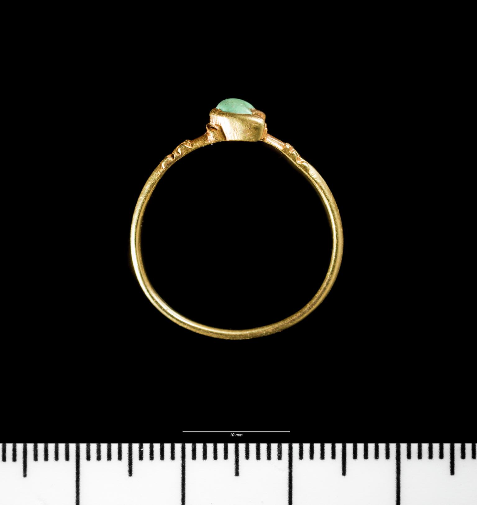 Medieval gold finger ring