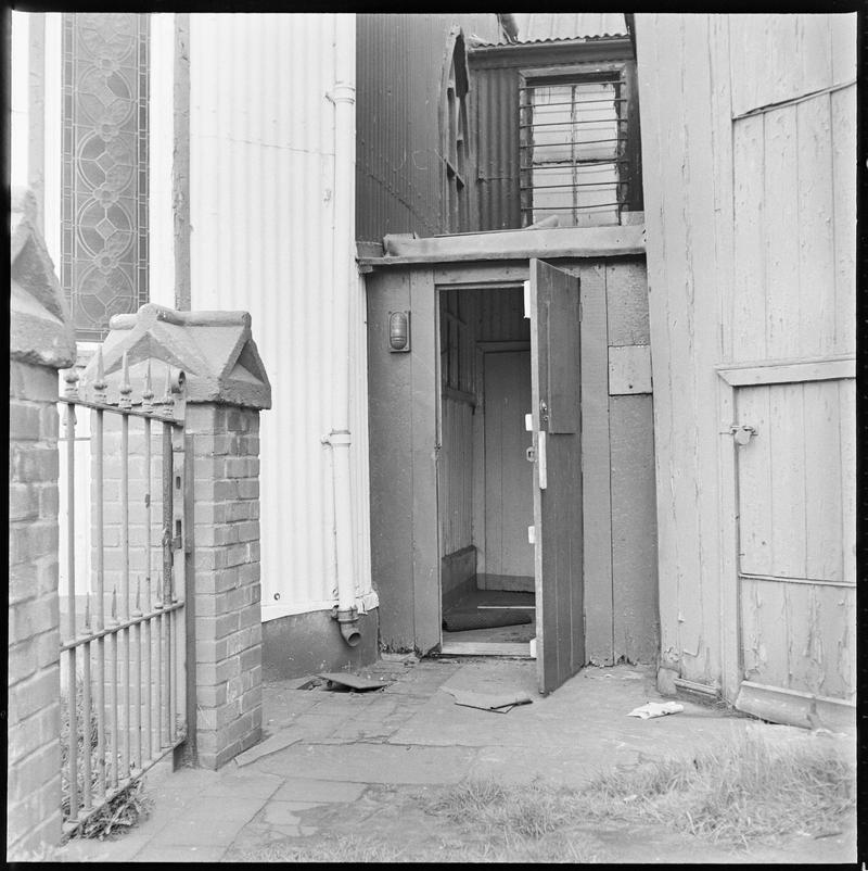 Norwegian Church, negative