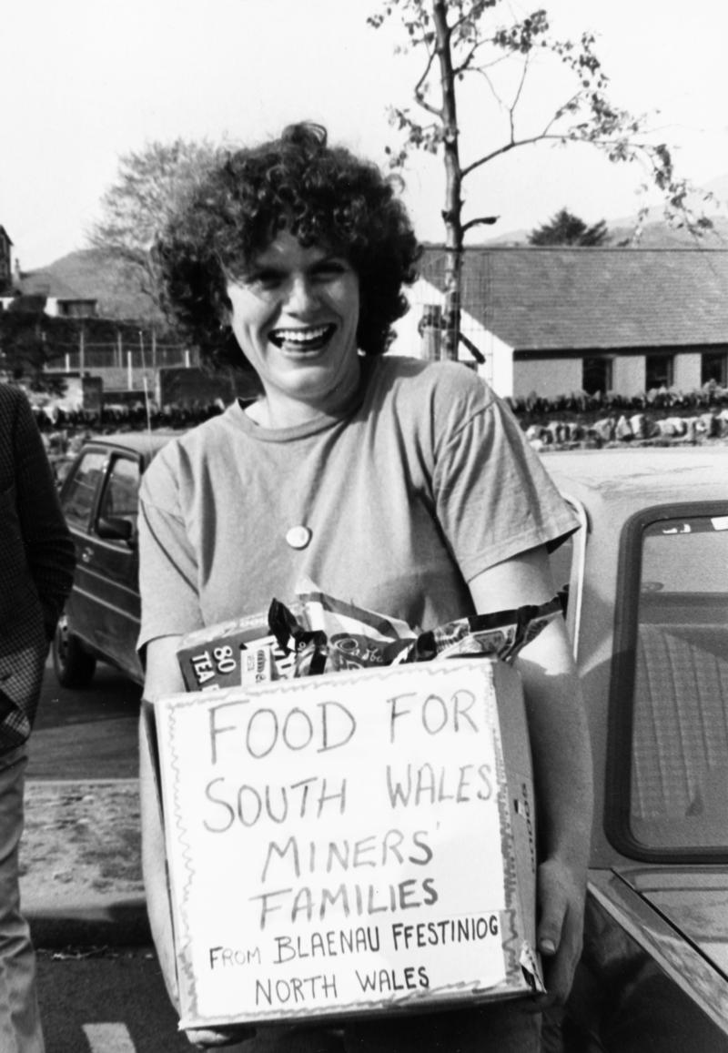 Binny Jones, of Blaenau Ffestiniog, collecting food donations for Abernant Colliery NUM Lodge during the 1984/85 miners' strike.