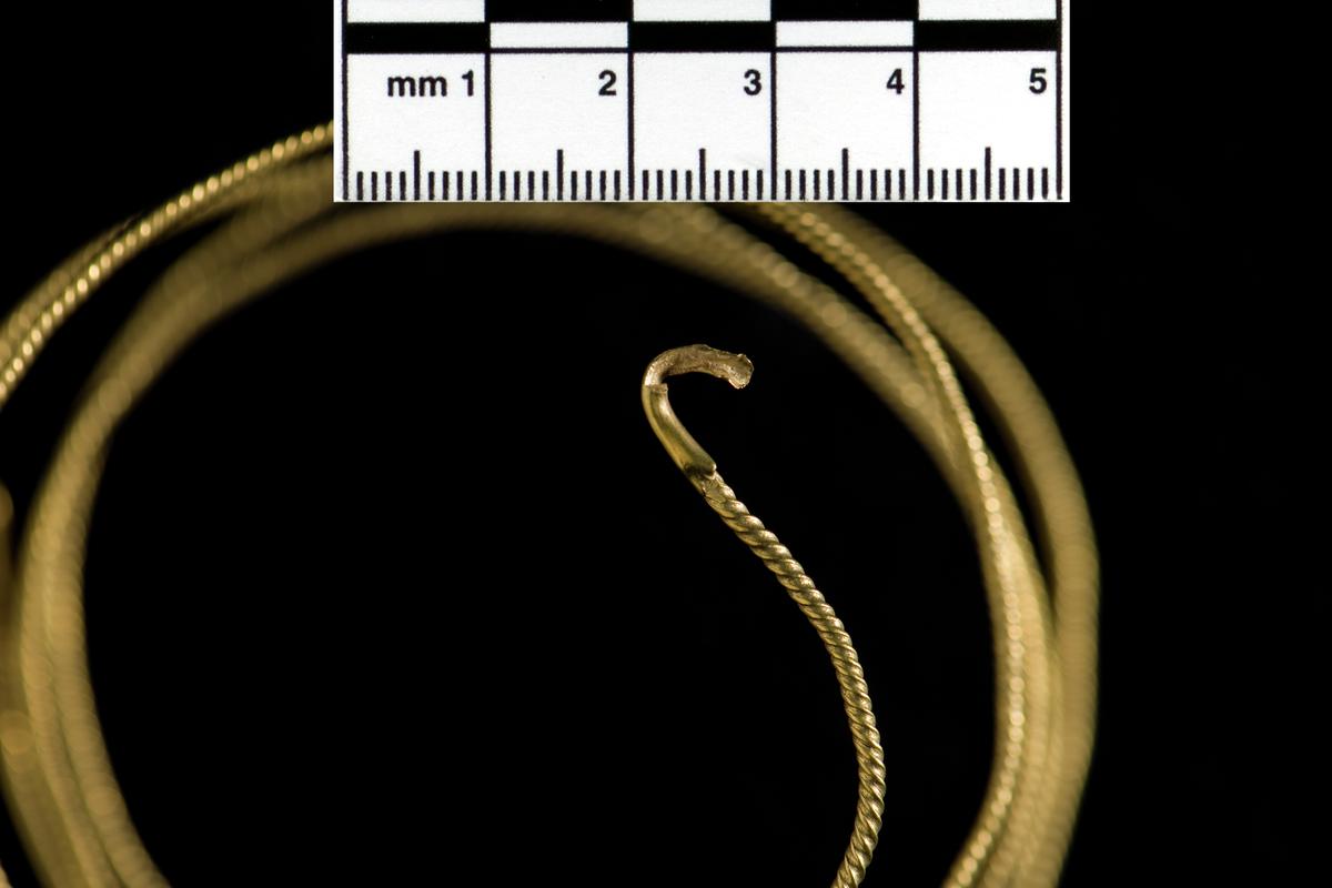 Middle Bronze Age gold bar-twisted torc