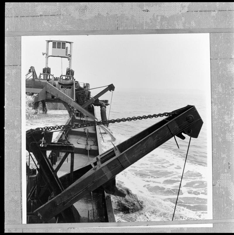 HOVERINGHAM I, negative