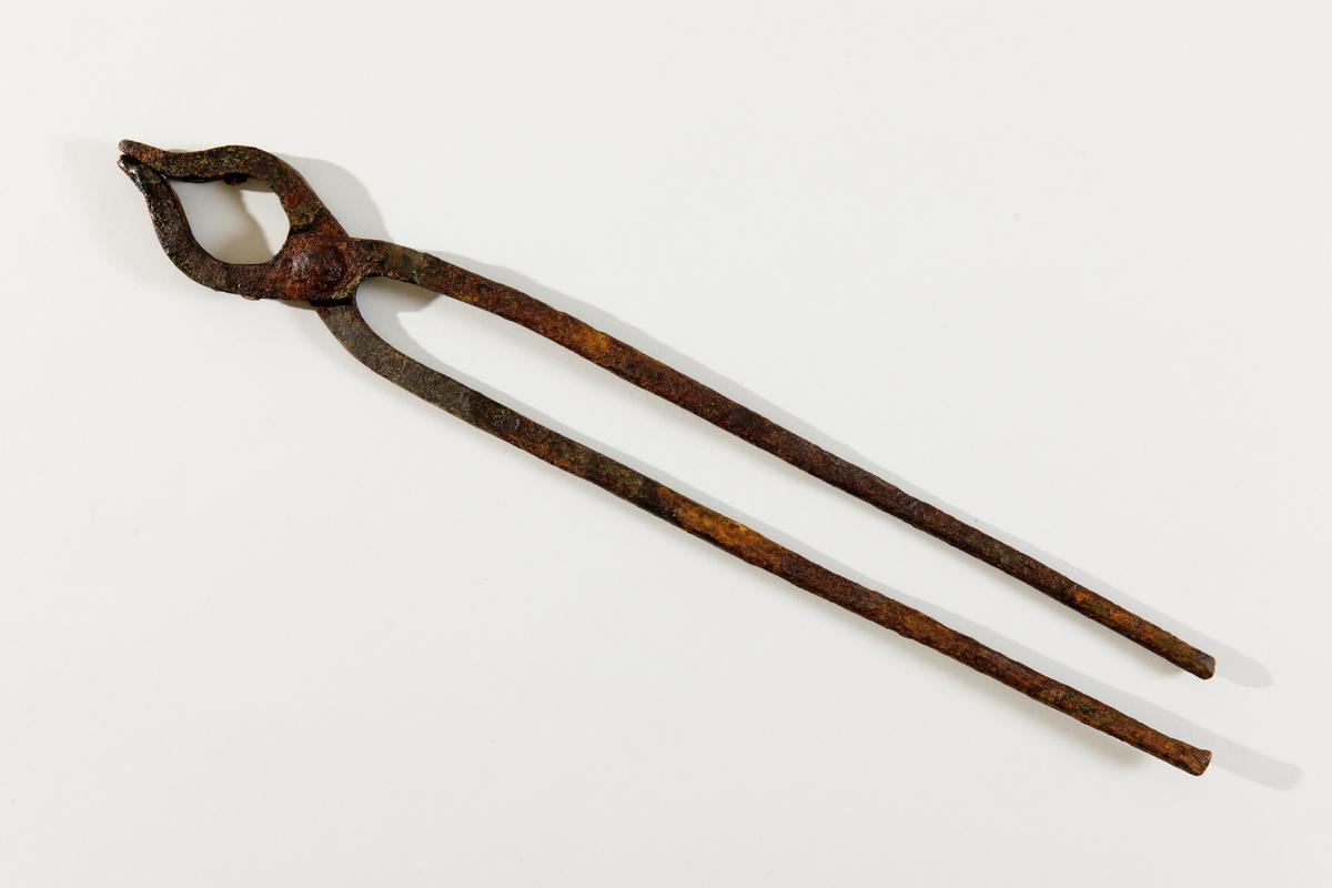 Iron Age iron tongs
