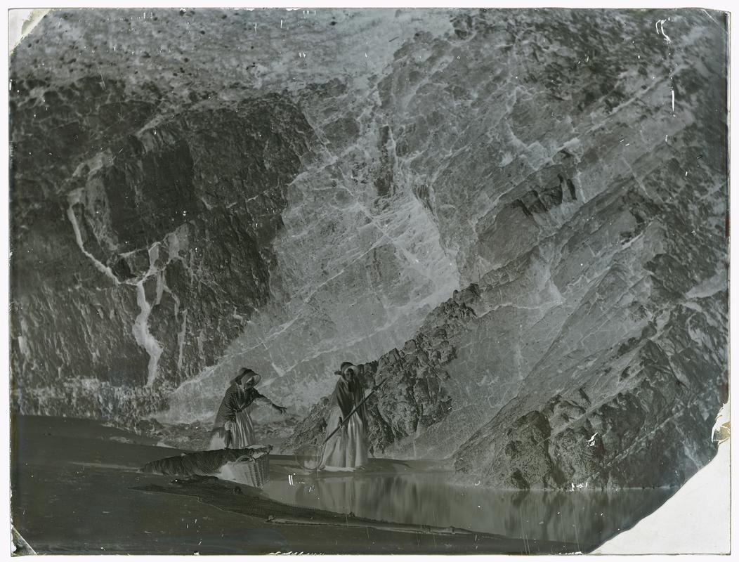 Thereza and Emma Llewelyn, glass negative