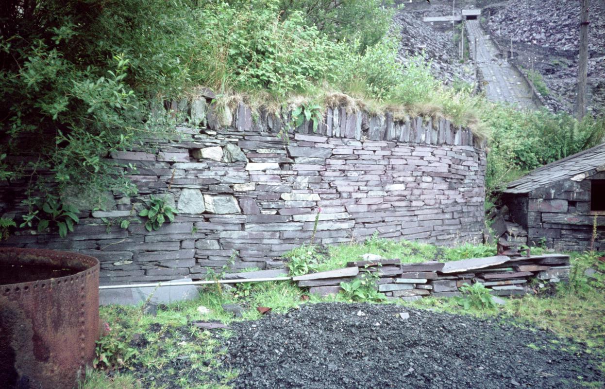 Slate wall at Ffiar Injan, built by Easter Williams