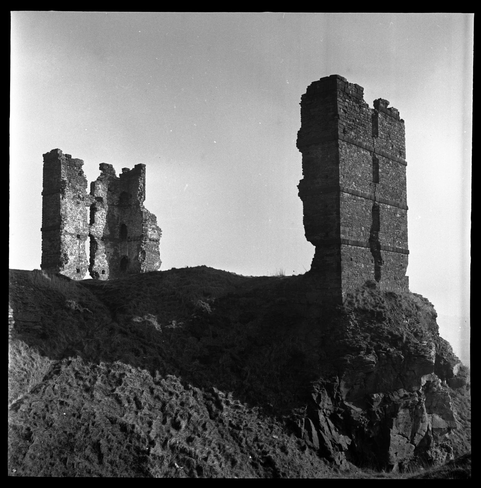 Morris Castle, negative