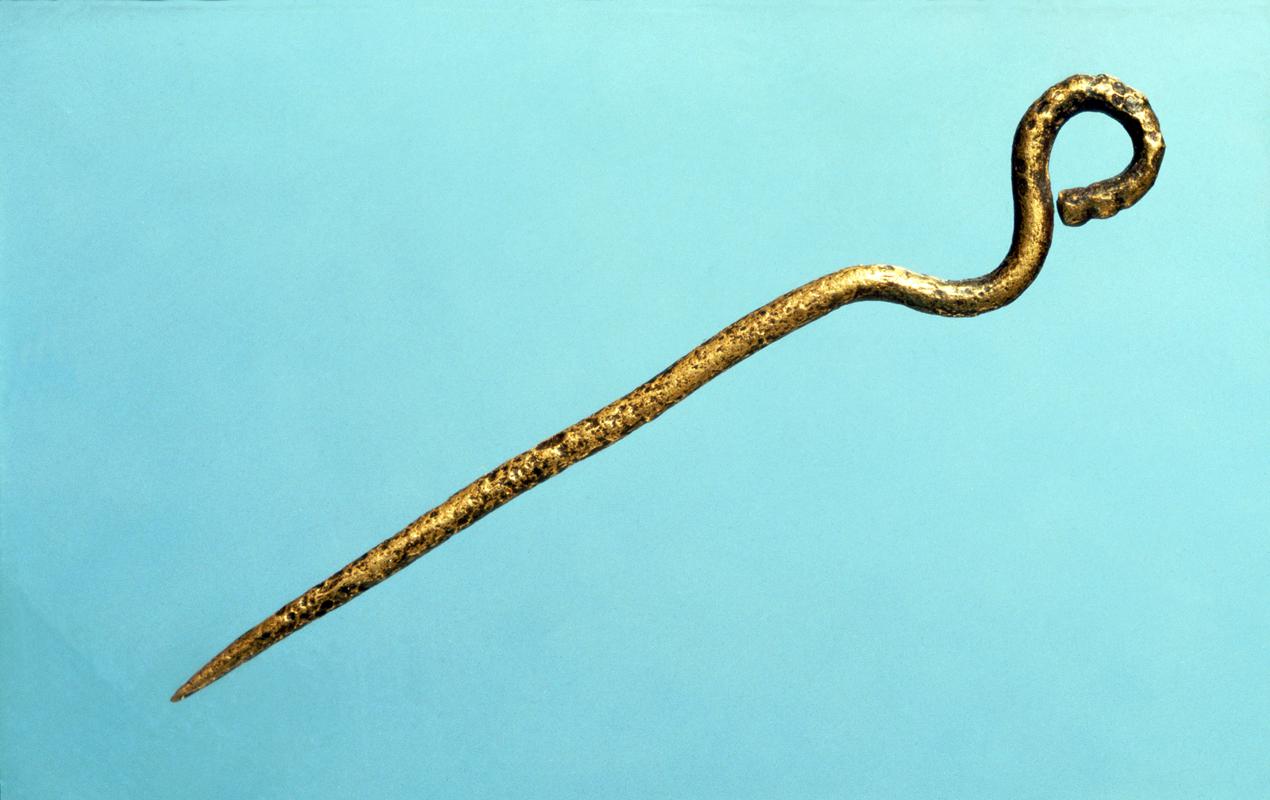 Early Iron Age bronze ring headed pin